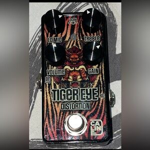 Distortion effects pedal-like new
